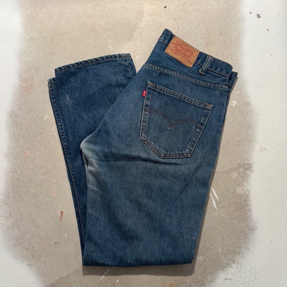 Vintage Levis 505 Straight Leg Jeans Medium Wash Denim 505-0217 USA Made 34x31